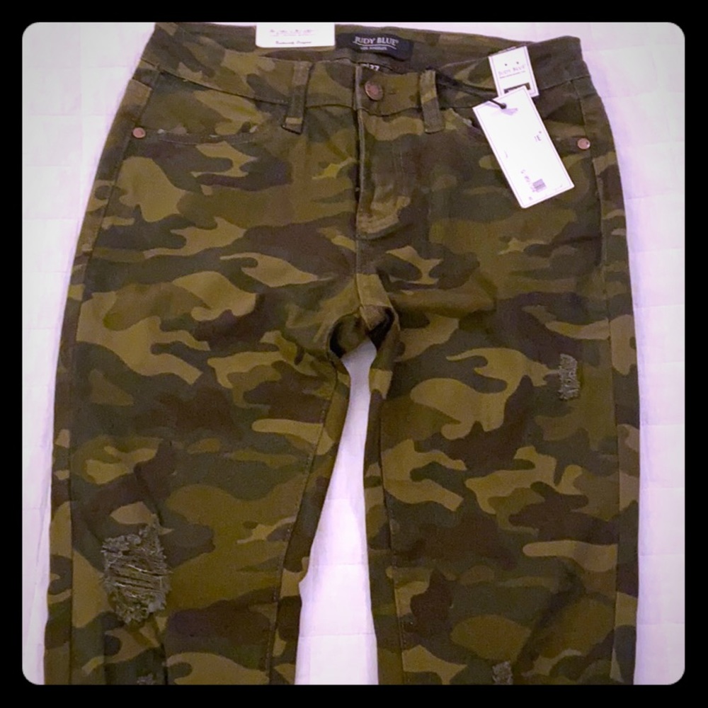 NWT Judy Blue distressed camo jeans, size 5/27